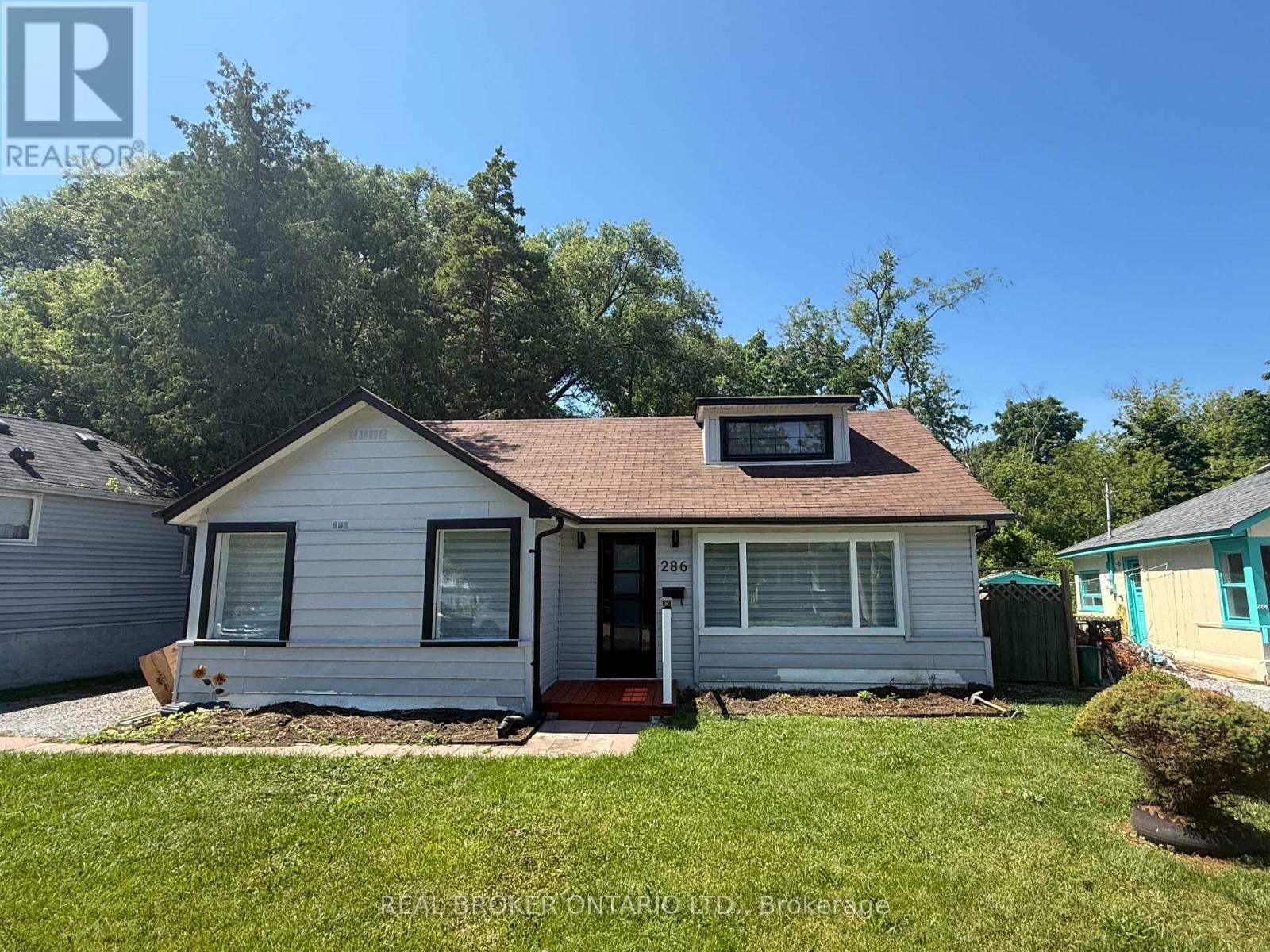 286 CRESTWOOD DRIVE, Georgina (Historic Lakeshore Communities)