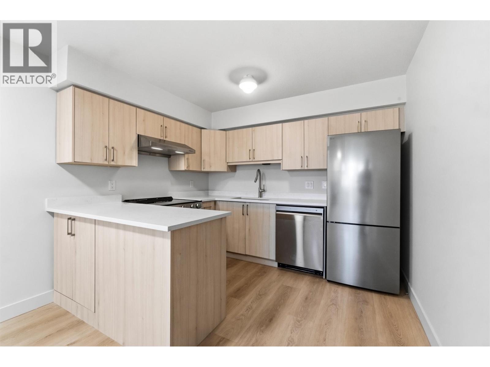 305 2928 COMMERCIAL DRIVE, Vancouver