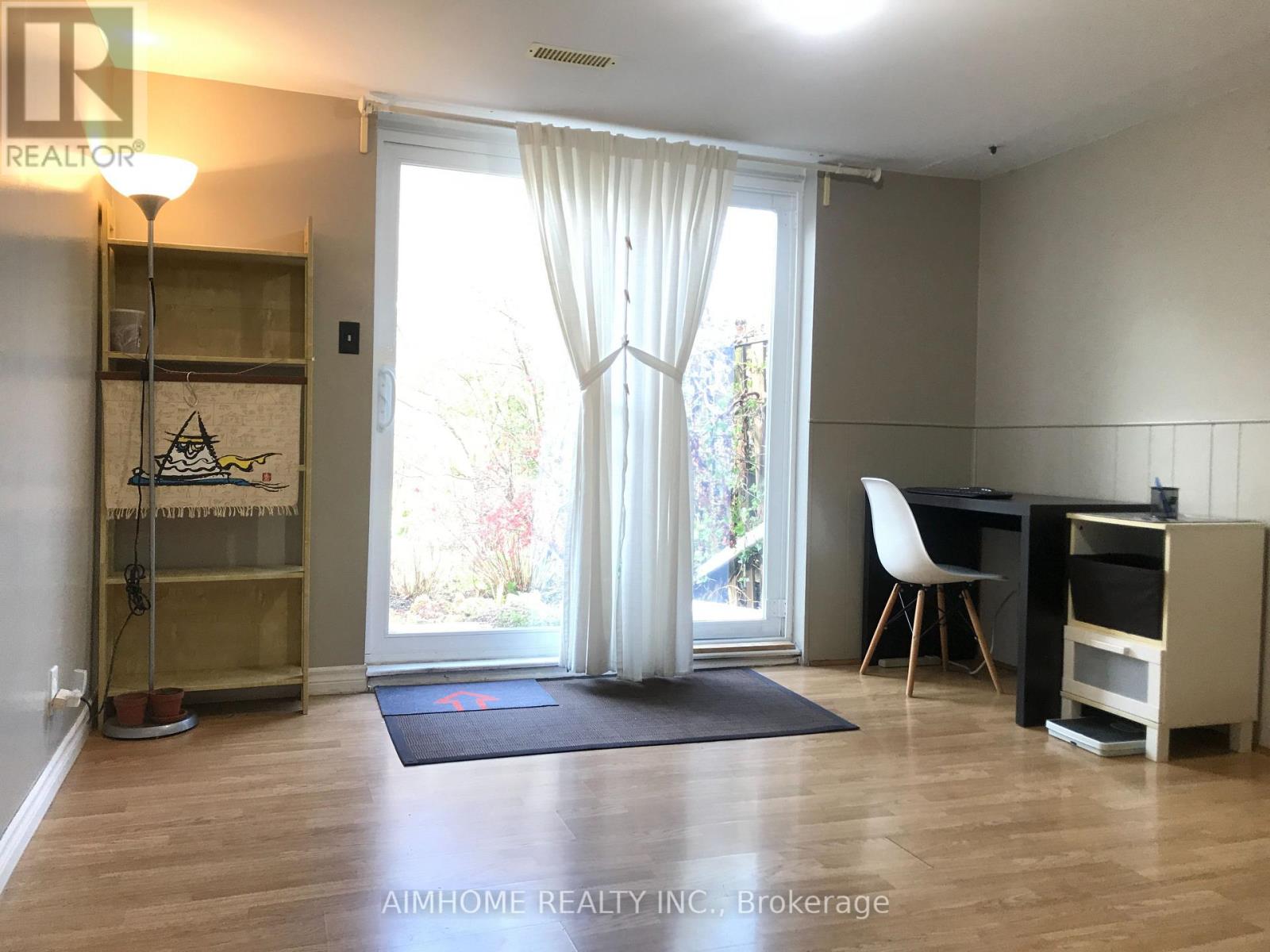 WALK OUT BSMT - 94 MICMAC CRESCENT, Toronto (Pleasant View)