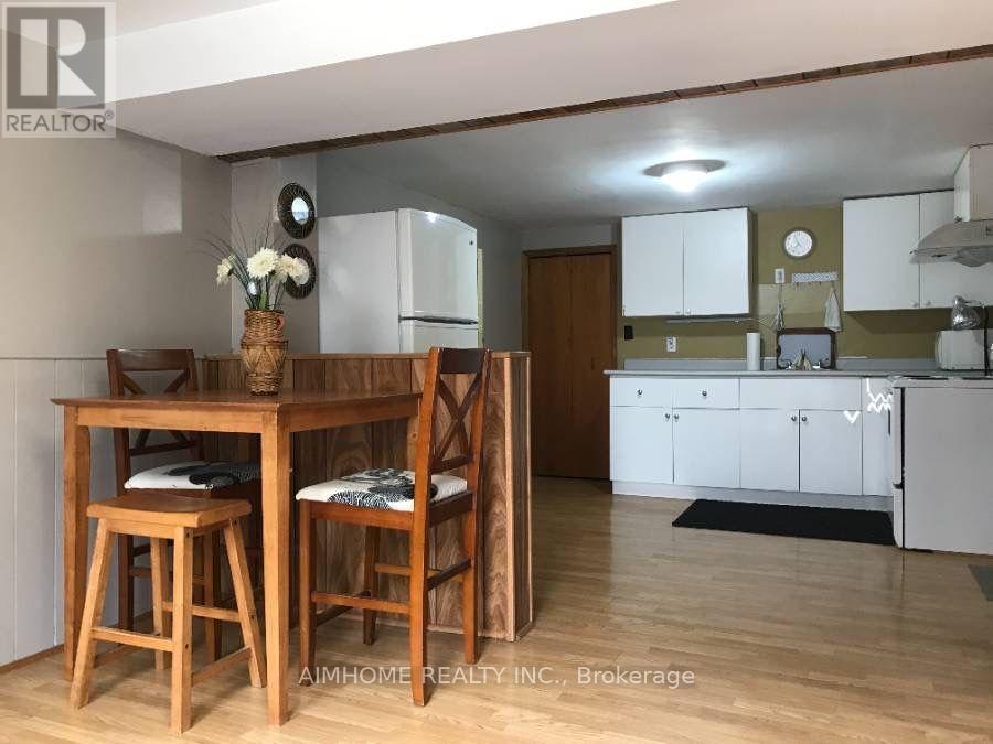 Walk Out Bsmt - 94 Micmac Crescent, Toronto, Ontario  M2H 2K2 - Photo 4 - C13559626