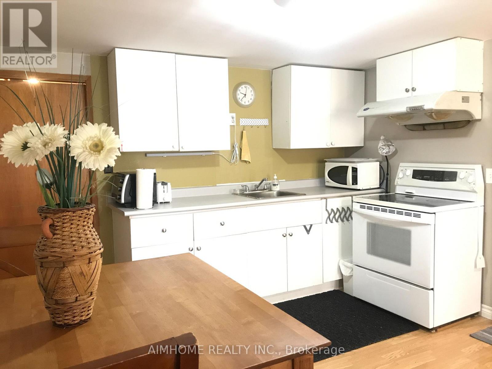 Walk Out Bsmt - 94 Micmac Crescent, Toronto, Ontario  M2H 2K2 - Photo 6 - C13559626