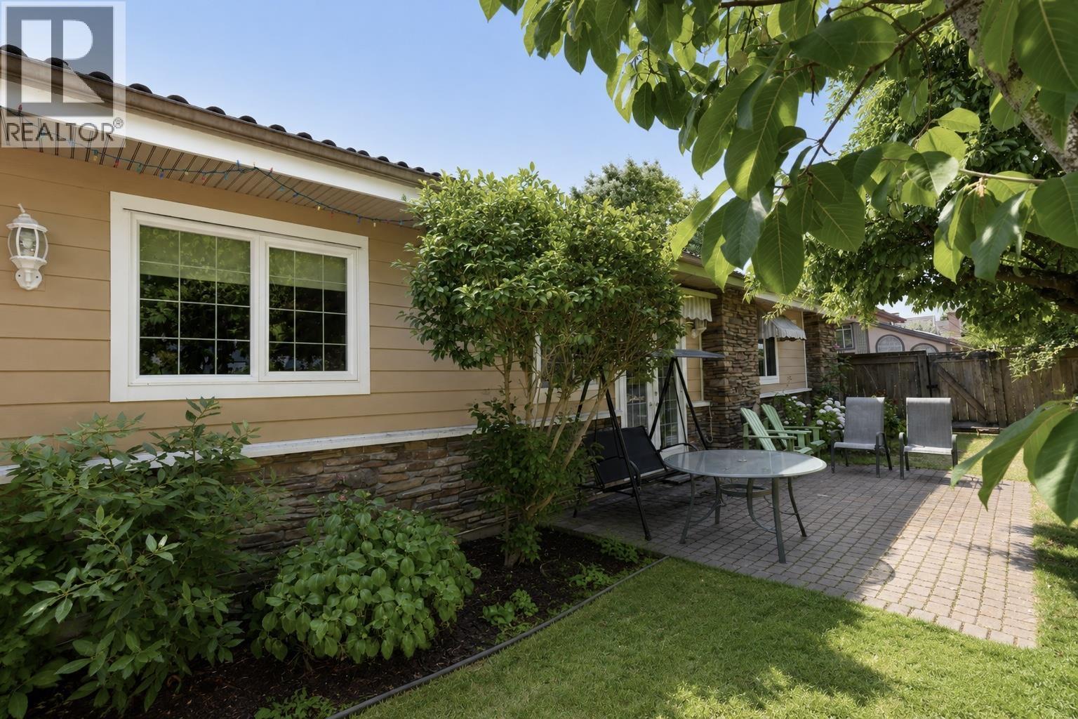 8040 SE Fairbrook Crescent, Richmond, British Columbia  V7C 1Y9 - Photo 3 - R3145899