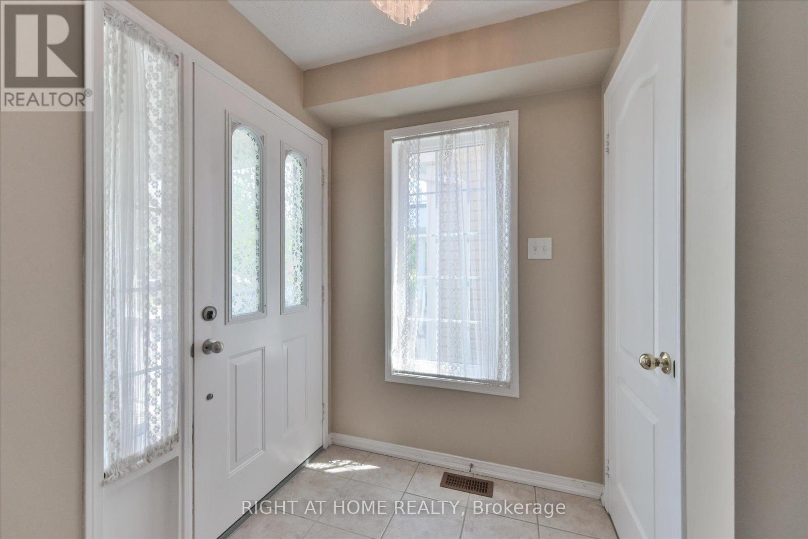 94 Moynahan Crescent, Ajax, Ontario L1Z 1M4 - Photo 4 - E13559690