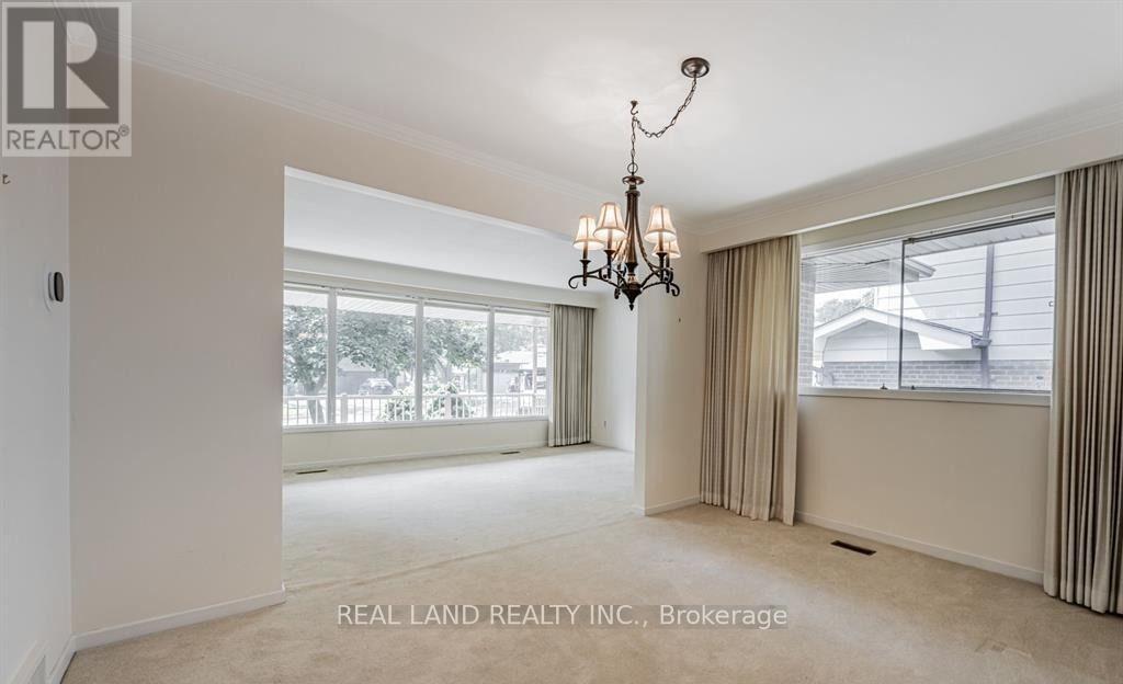 Upper - 274 Timothy Court, Mississauga, Ontario  L5G 2B4 - Photo 12 - W13559724