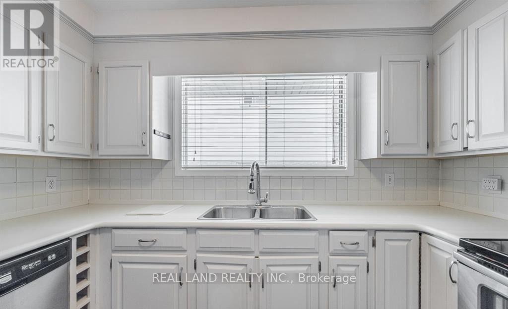 Upper - 274 Timothy Court, Mississauga, Ontario  L5G 2B4 - Photo 18 - W13559724