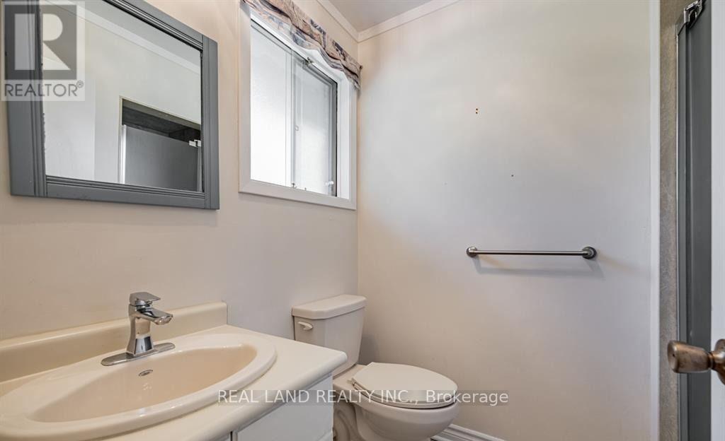 Upper - 274 Timothy Court, Mississauga, Ontario  L5G 2B4 - Photo 24 - W13559724