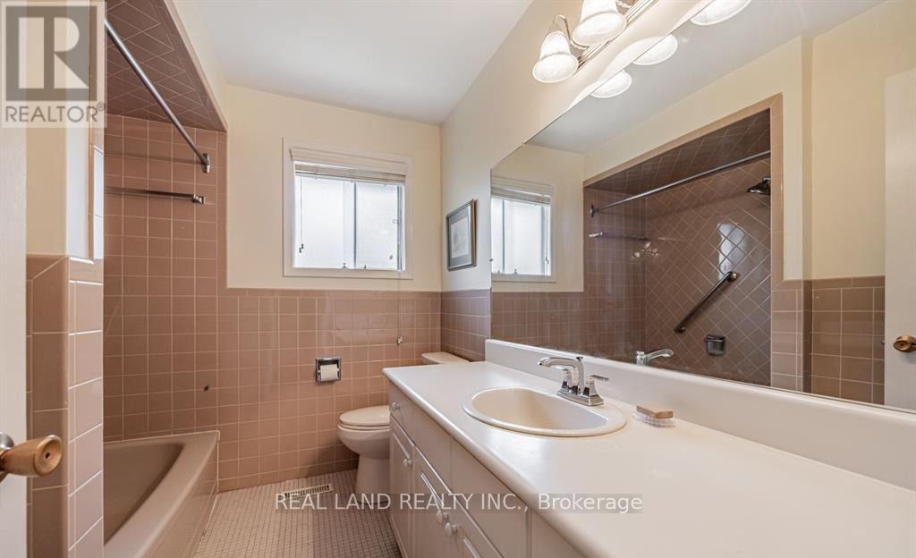 Upper - 274 Timothy Court, Mississauga, Ontario  L5G 2B4 - Photo 27 - W13559724