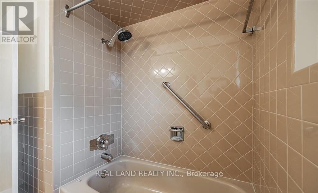 Upper - 274 Timothy Court, Mississauga, Ontario  L5G 2B4 - Photo 28 - W13559724