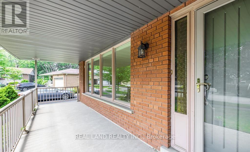 Upper - 274 Timothy Court, Mississauga, Ontario  L5G 2B4 - Photo 4 - W13559724