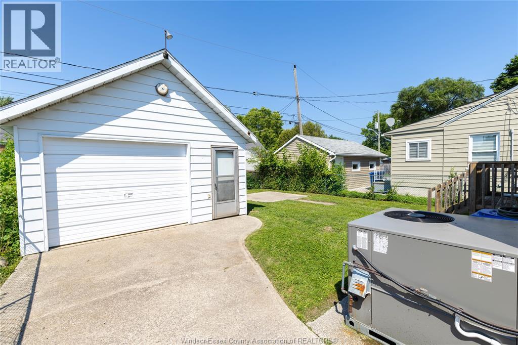 1586 Prince, Windsor, Ontario  N9C 3B3 - Photo 8 - 26016768