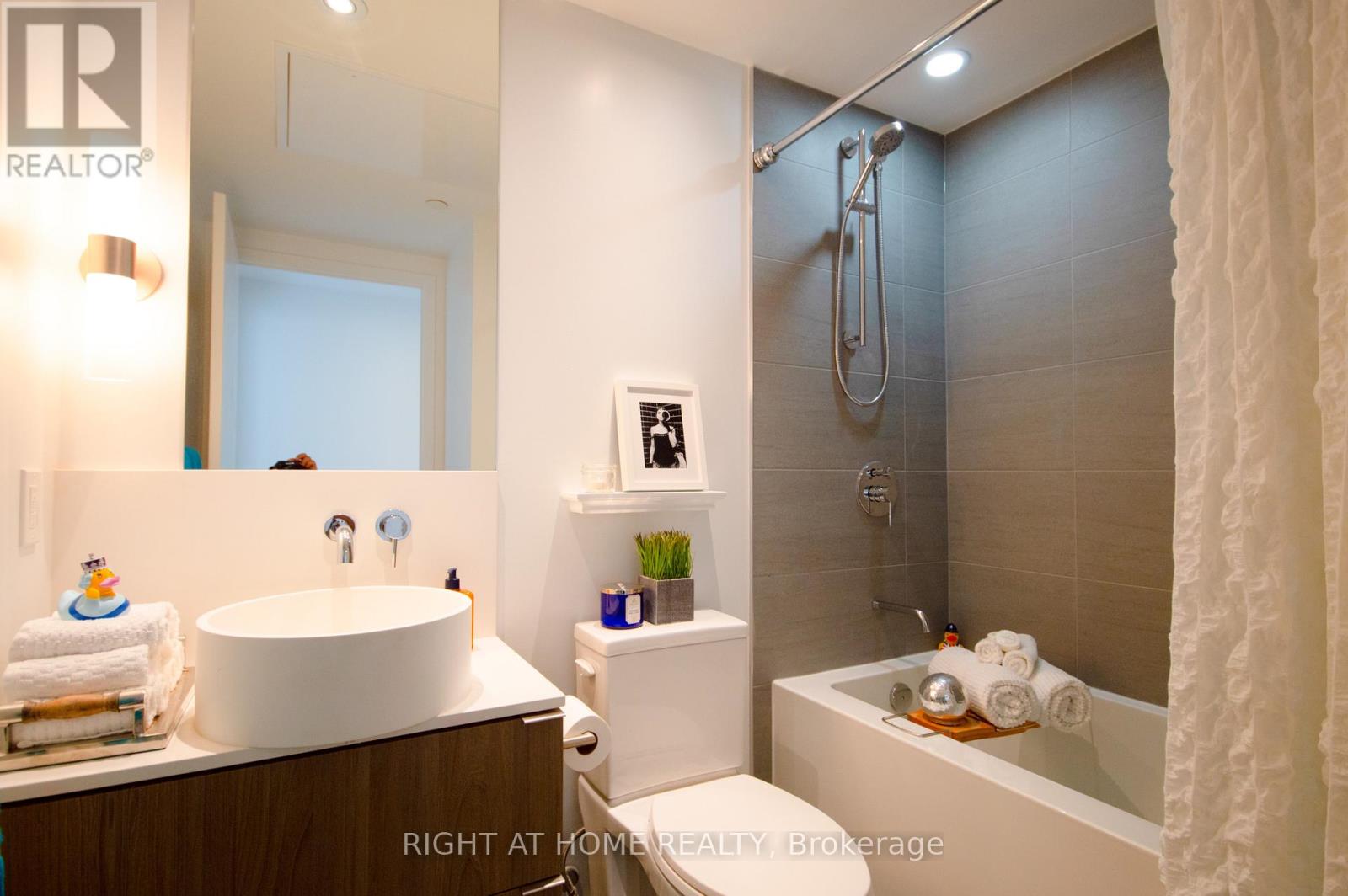 709 - 161 Roehampton Avenue, Toronto, Ontario M4P 0C8 - Photo 10 - C13559866