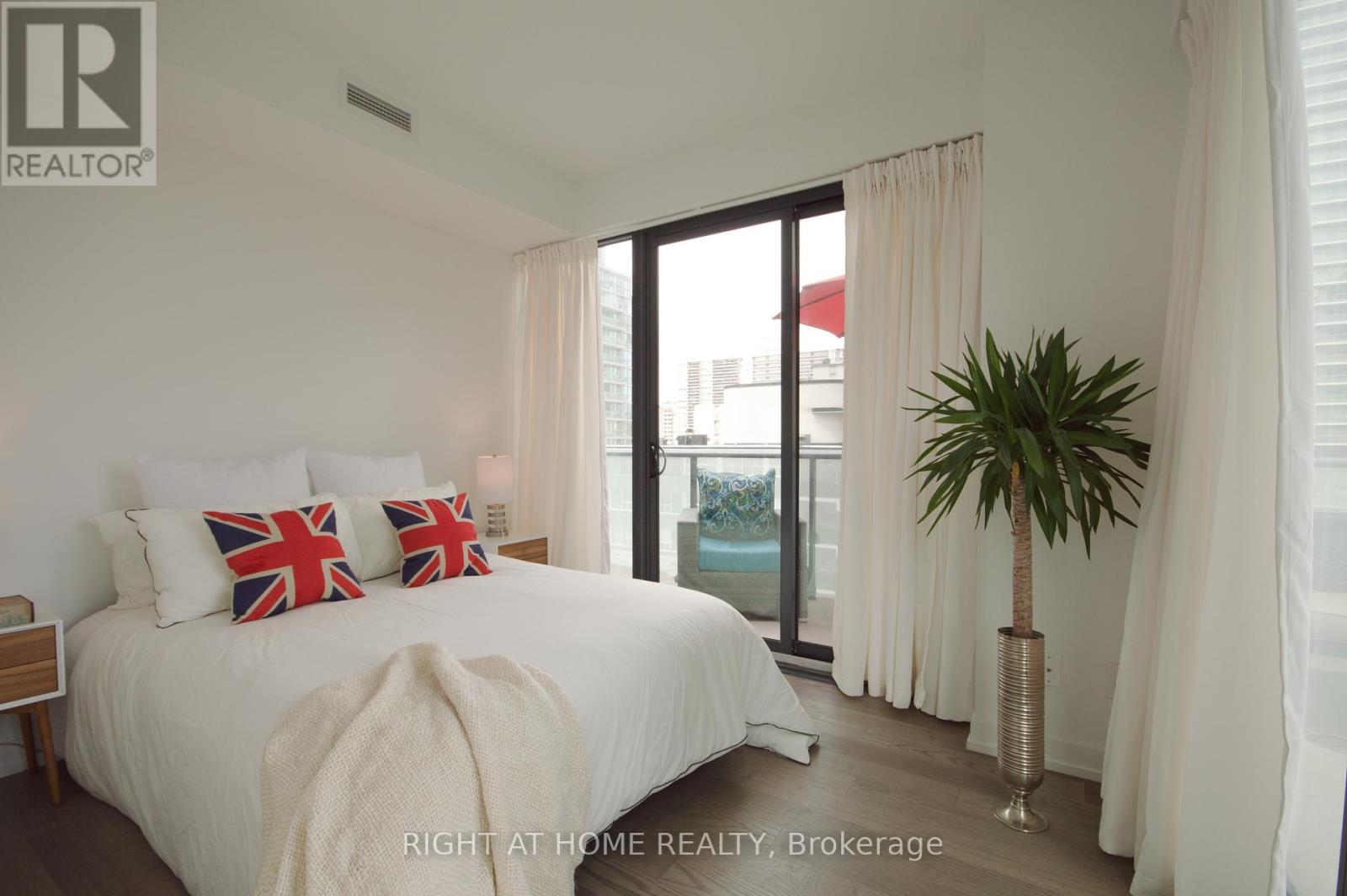 709 - 161 Roehampton Avenue, Toronto, Ontario M4P 0C8 - Photo 7 - C13559866