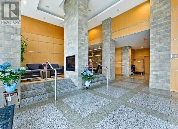209 - 68 GRANGEWAY AVENUE, Toronto (Woburn)
