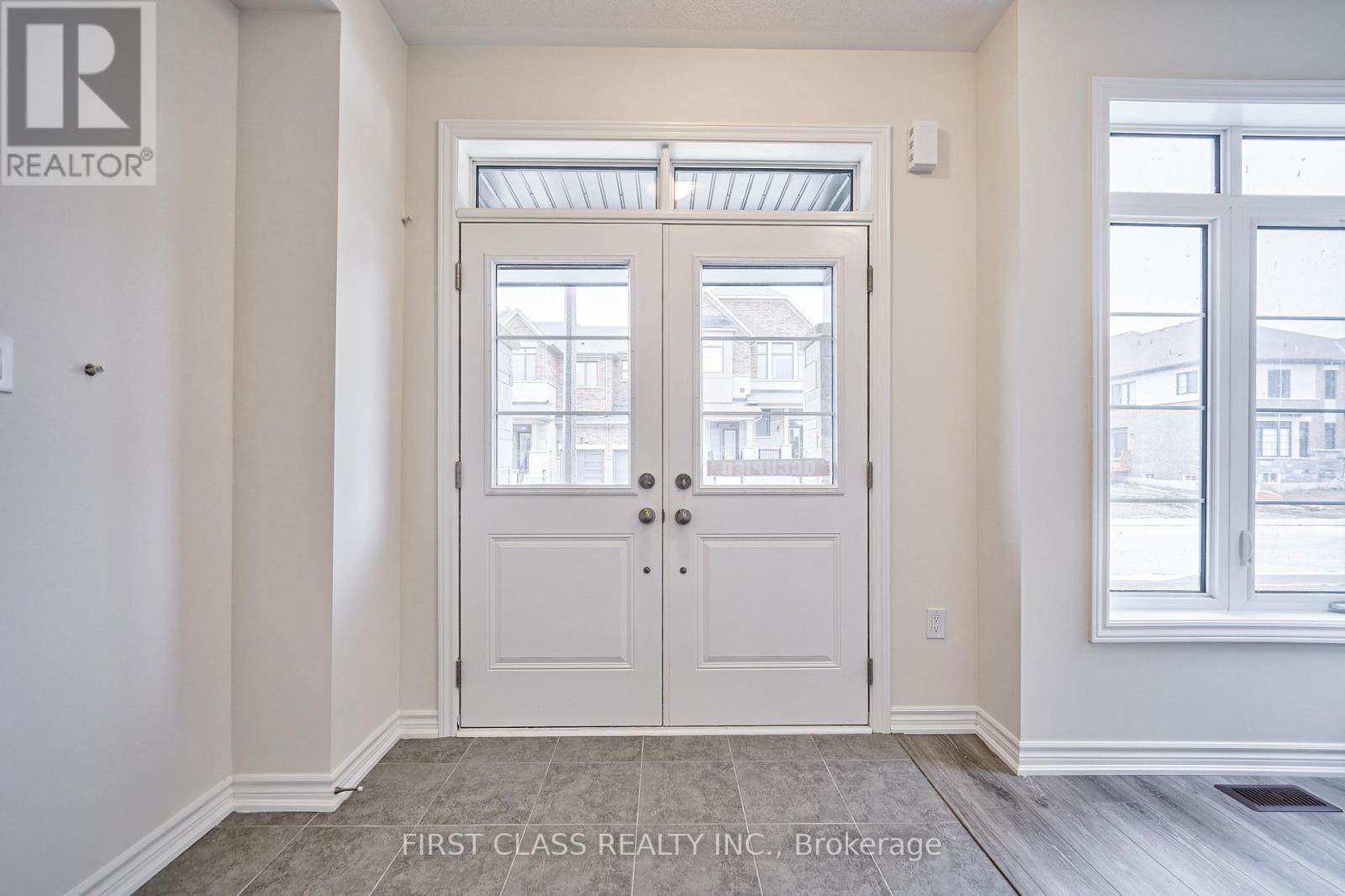 61 Kenneth Rogers Crescent, East Gwillimbury, Ontario L9N 0S3 - Photo 2 - N13559766