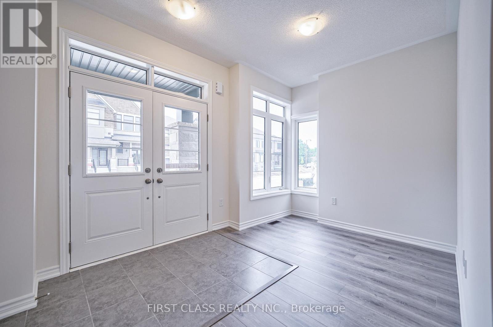 61 Kenneth Rogers Crescent, East Gwillimbury, Ontario L9N 0S3 - Photo 3 - N13559766