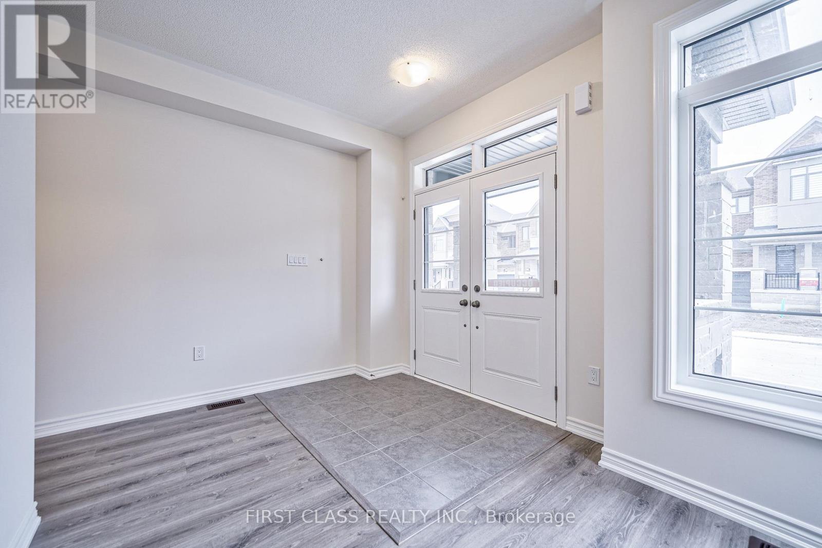 61 Kenneth Rogers Crescent, East Gwillimbury, Ontario L9N 0S3 - Photo 5 - N13559766