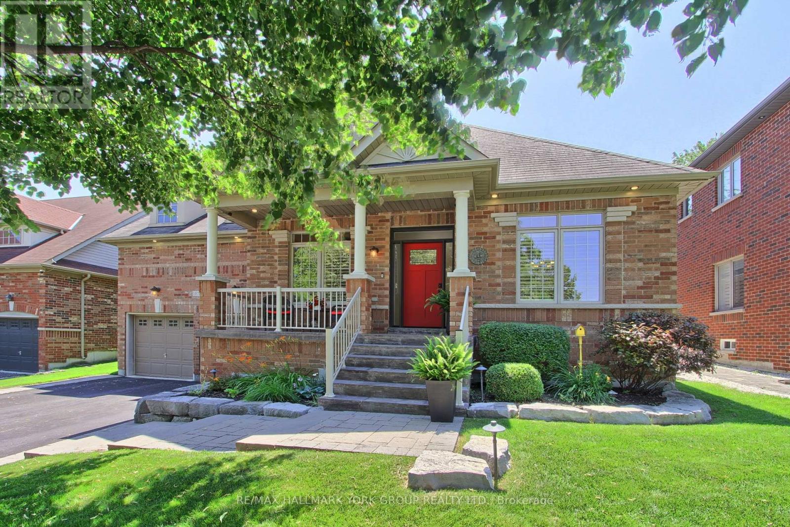 1078 BOB SCOTT COURT, Newmarket, Ontario