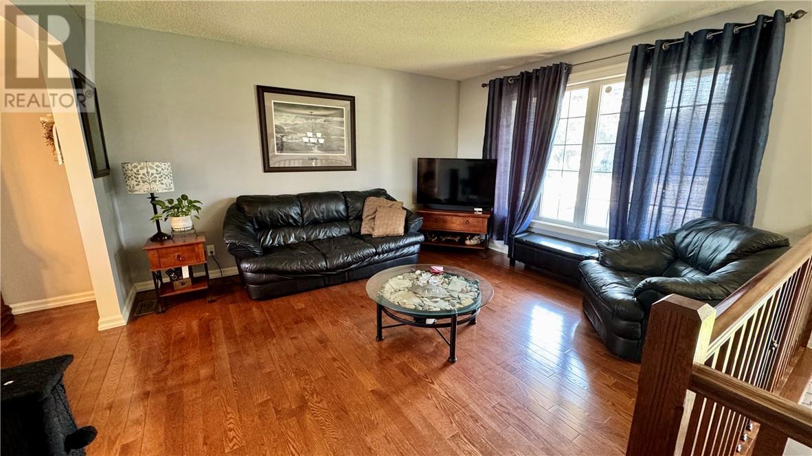 118 Hillcrest Drive, Lively, Ontario  P3Y 1A3 - Photo 3 - 2129168