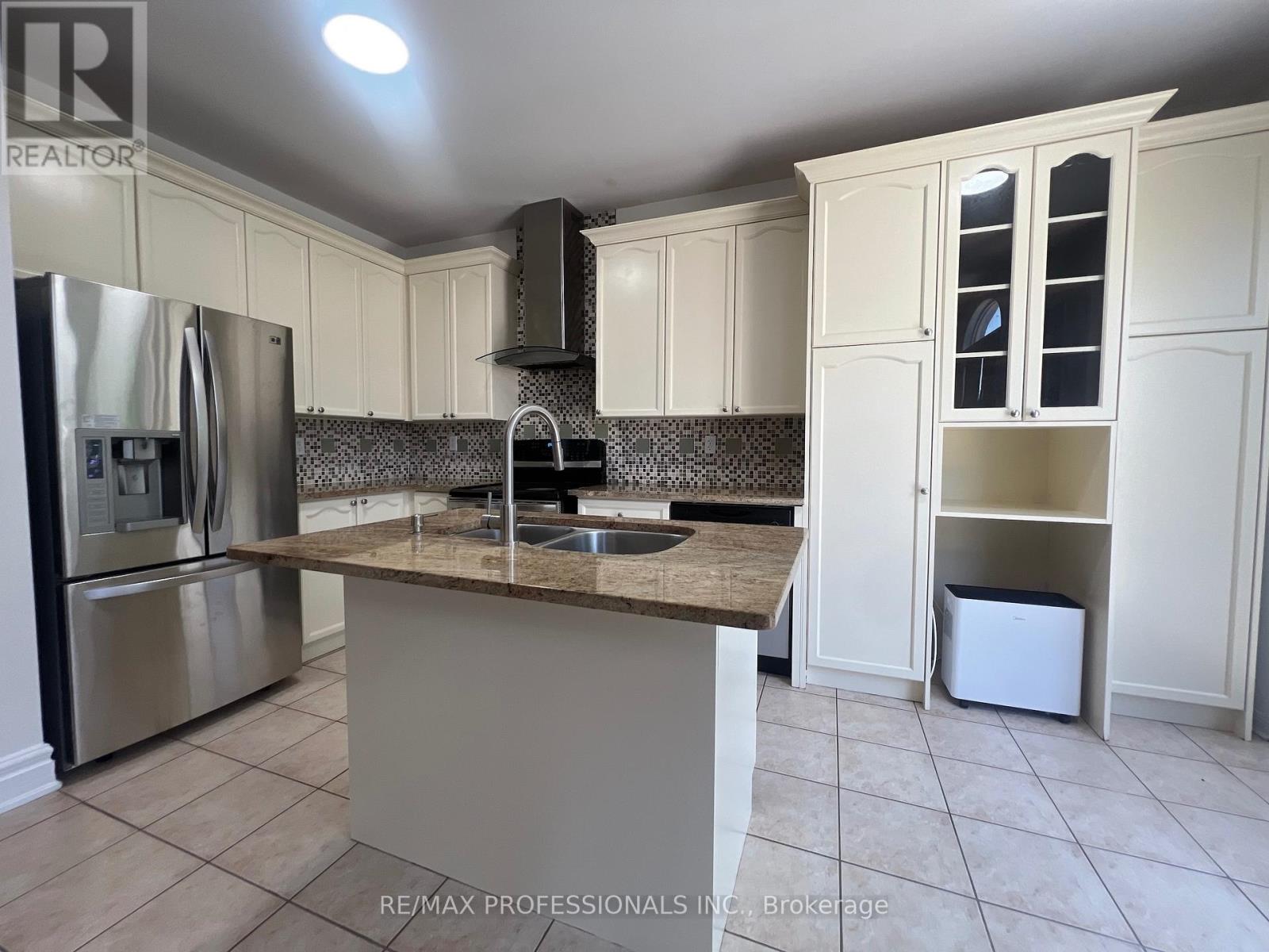 Main - 3895 Henrietta Way, Mississauga, Ontario  L5M 7Y4 - Photo 15 - W13559794