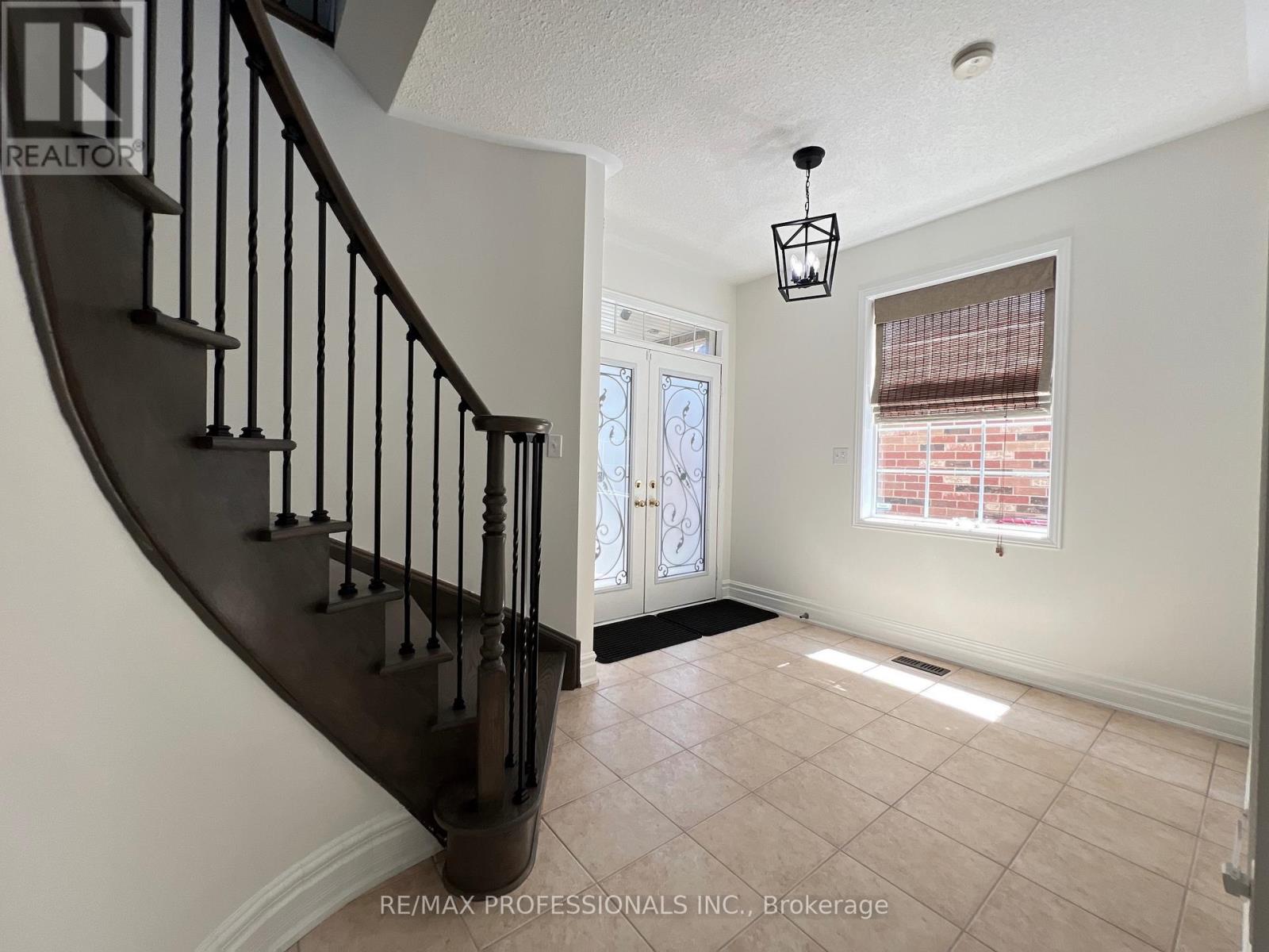 Main - 3895 Henrietta Way, Mississauga, Ontario  L5M 7Y4 - Photo 5 - W13559794