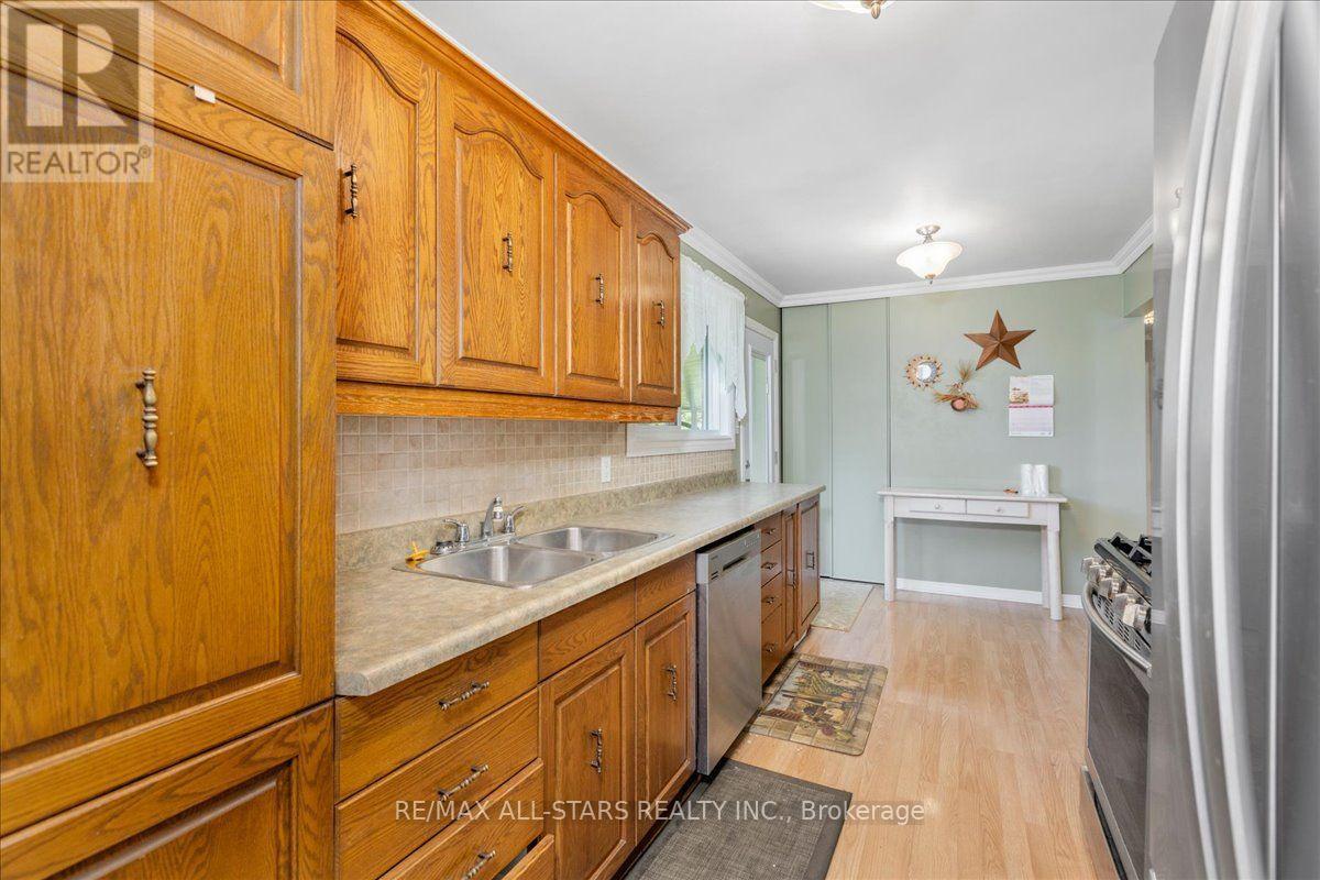 142 Parkview Road, Georgina, Ontario L4P 2J7 - Photo 4 - N13551142