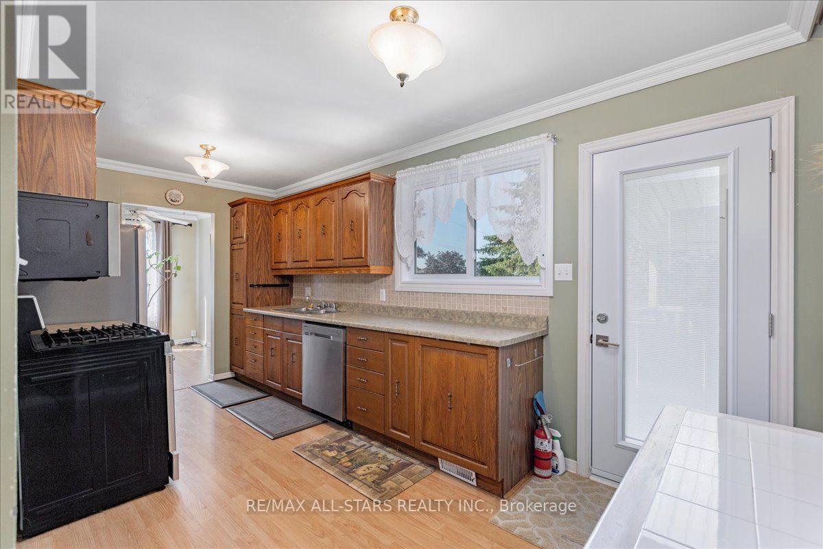 142 Parkview Road, Georgina, Ontario L4P 2J7 - Photo 5 - N13551142