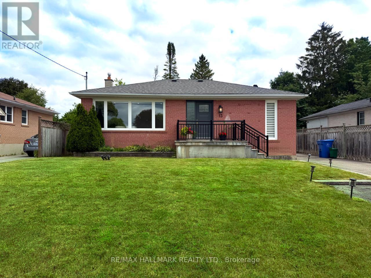 13 Patrick Drive, Aurora, Ontario  L4G 2A6 - Photo 2 - N13555346