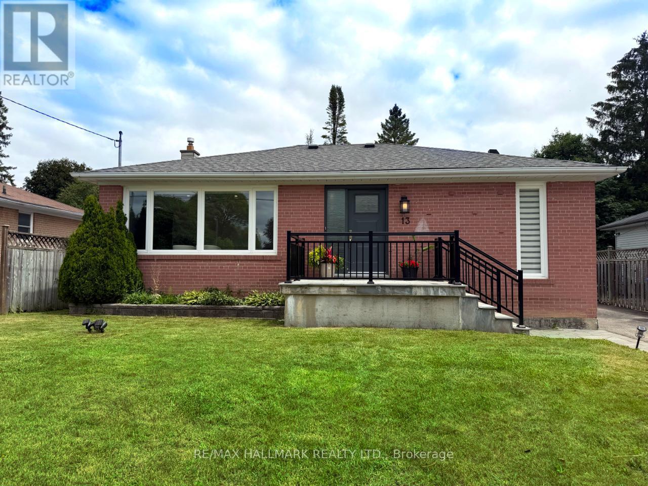 13 Patrick Drive, Aurora, Ontario  L4G 2A6 - Photo 3 - N13555346