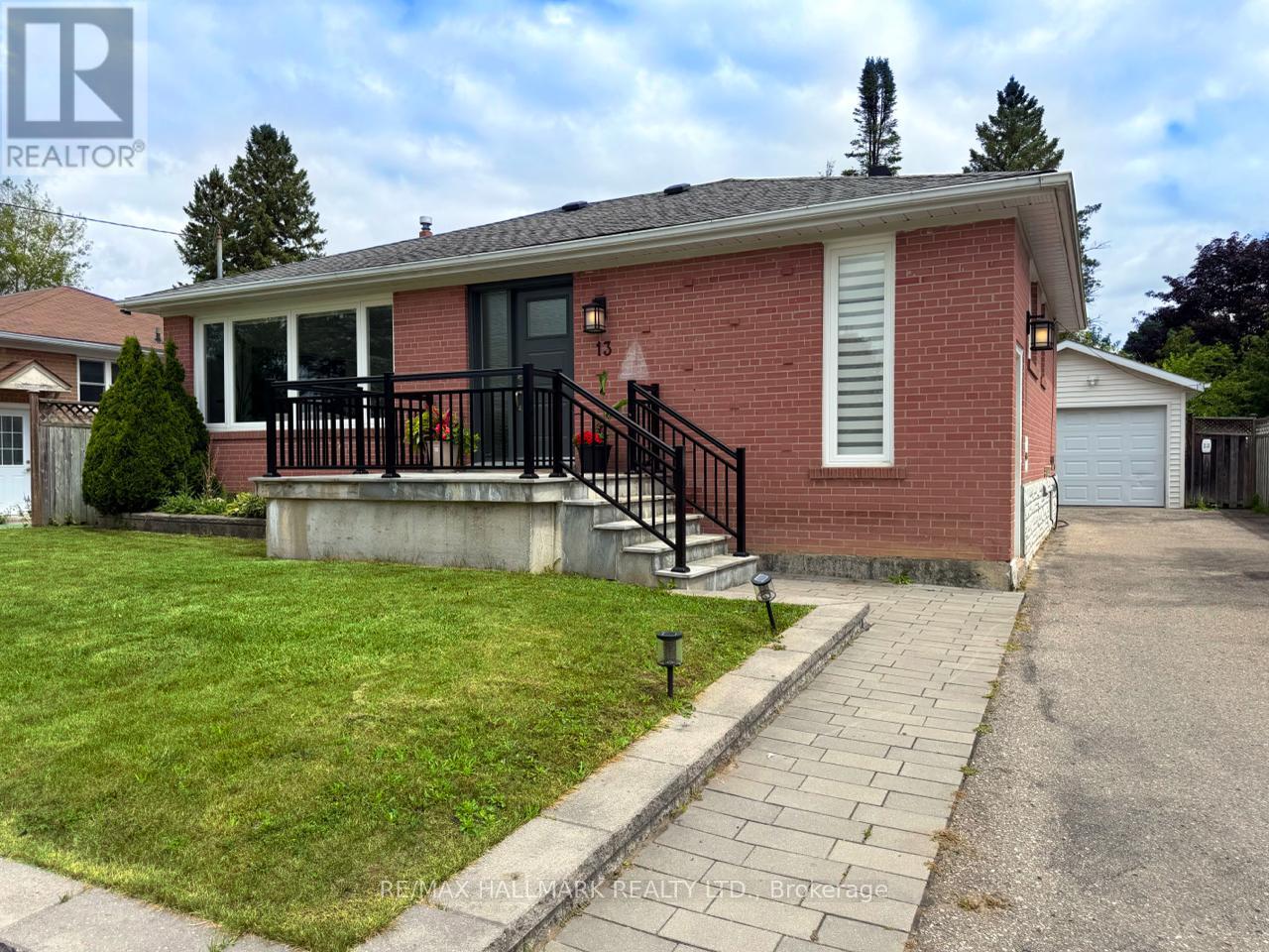 13 Patrick Drive, Aurora, Ontario  L4G 2A6 - Photo 4 - N13555346