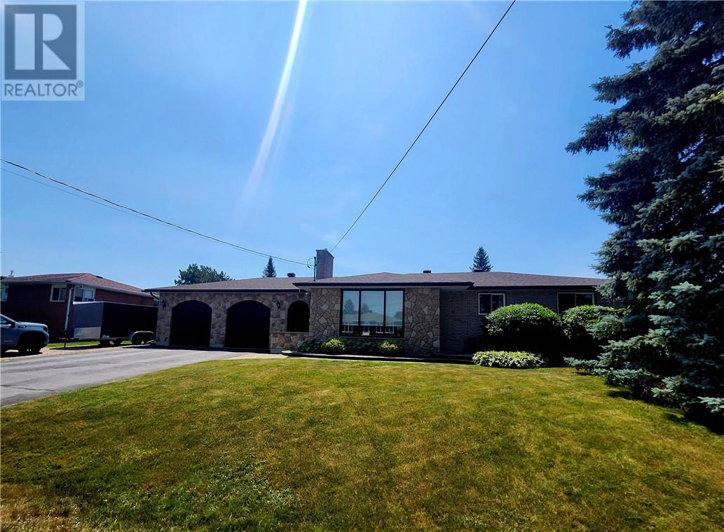 43 Ontario Street, Chelmsford, Ontario  P0M 1L0 - Photo 1 - 2129190