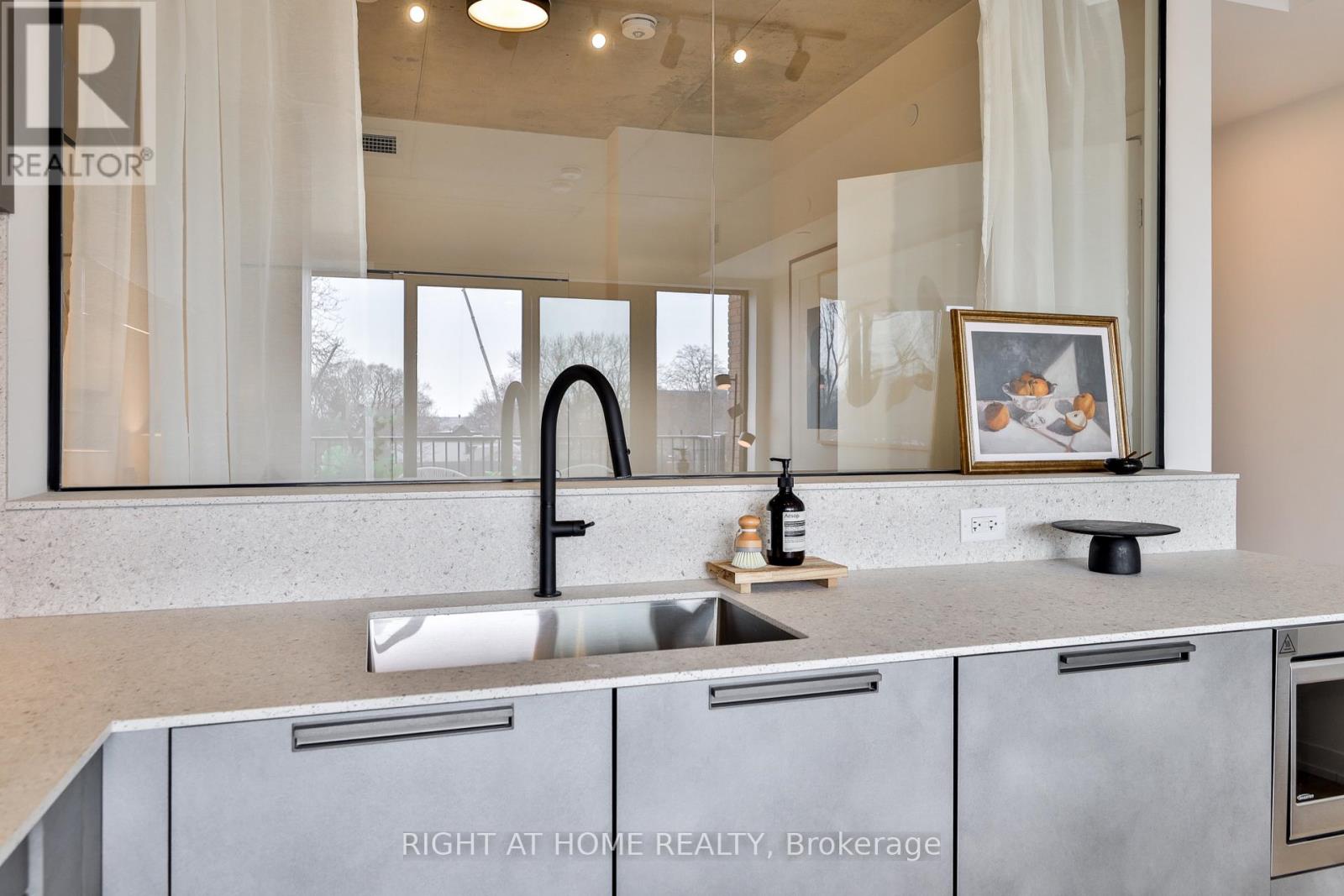 205 - 761 Queen Street E, Toronto, Ontario  M4M 1H3 - Photo 12 - E13560082