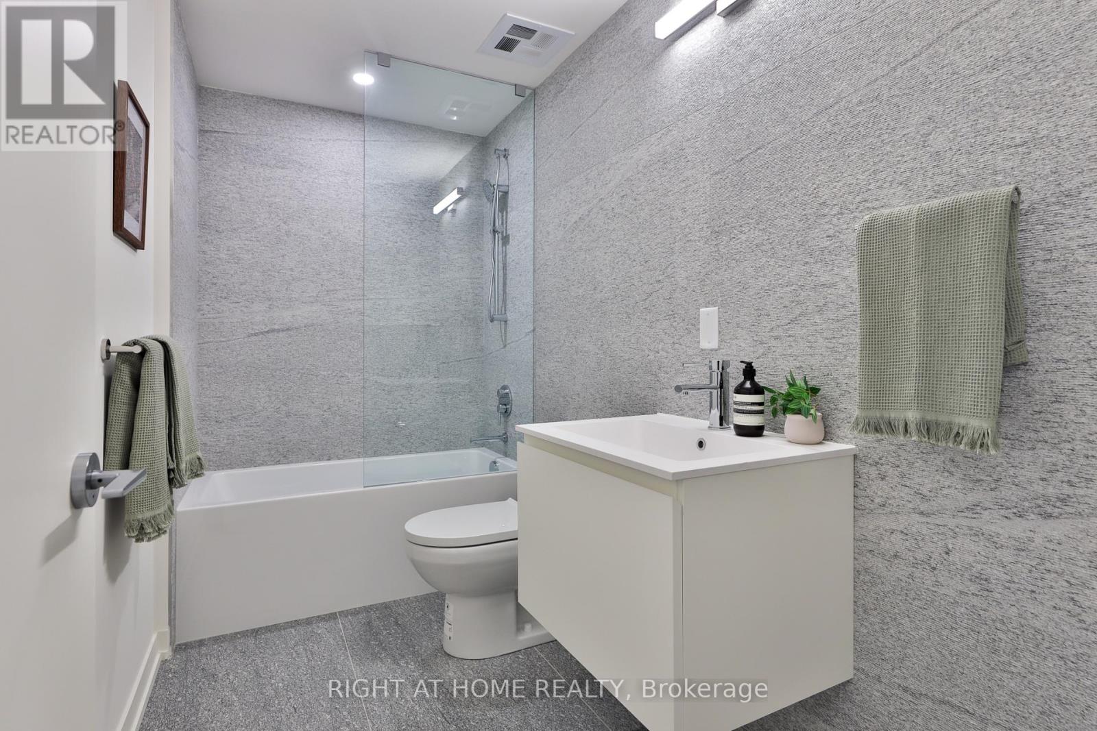 205 - 761 Queen Street E, Toronto, Ontario  M4M 1H3 - Photo 17 - E13560082