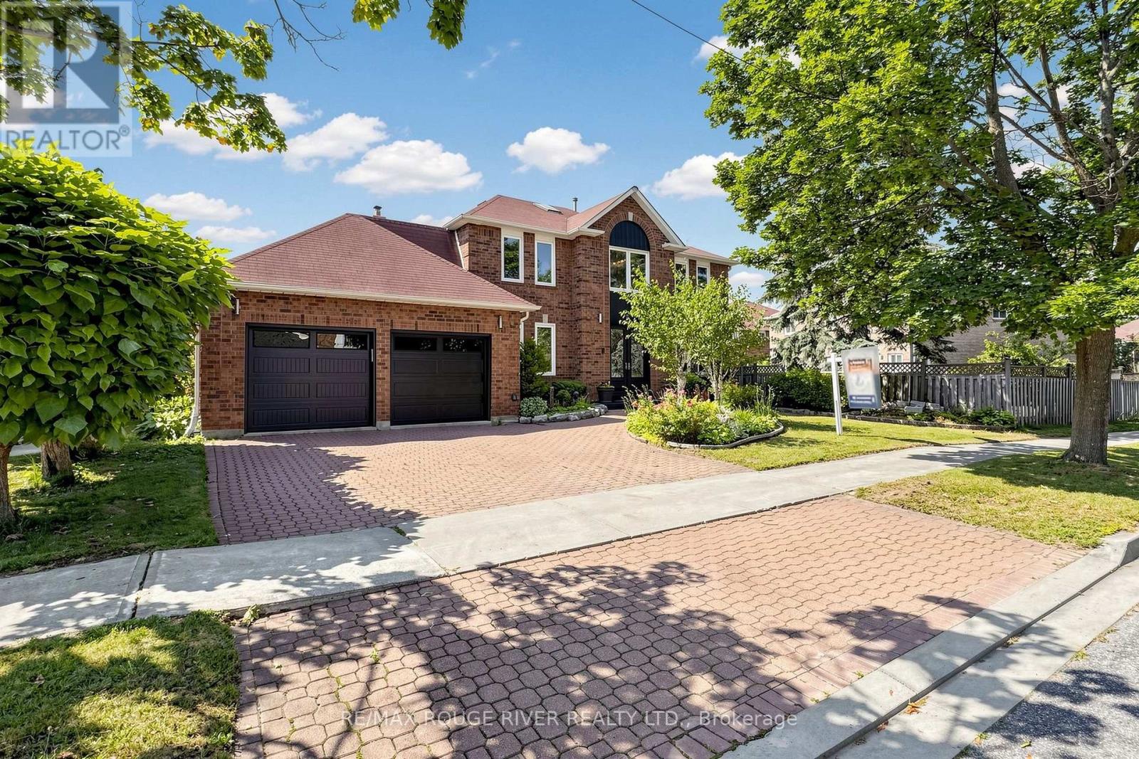 4 ATRIUM LANE, Toronto, Ontario
