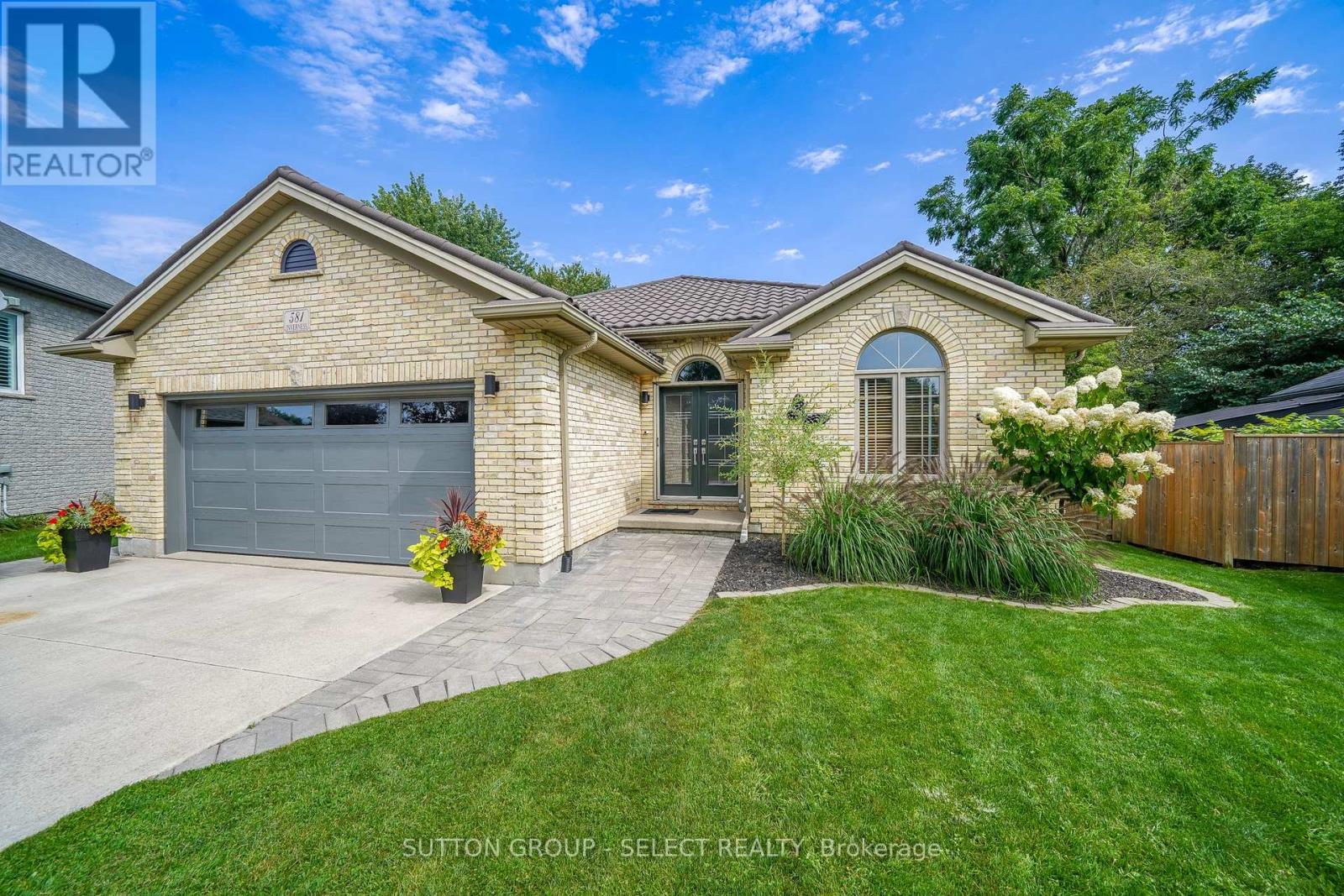 581 INVERNESS AVENUE, London North (North P)