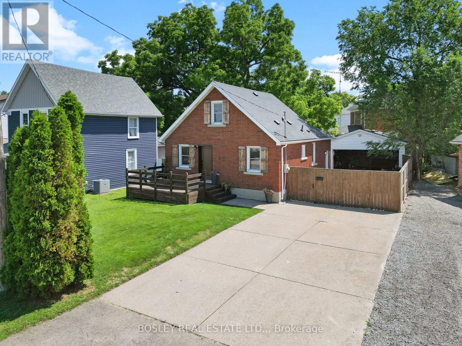 2 MONRO STREET, St. Catharines (Fairview)