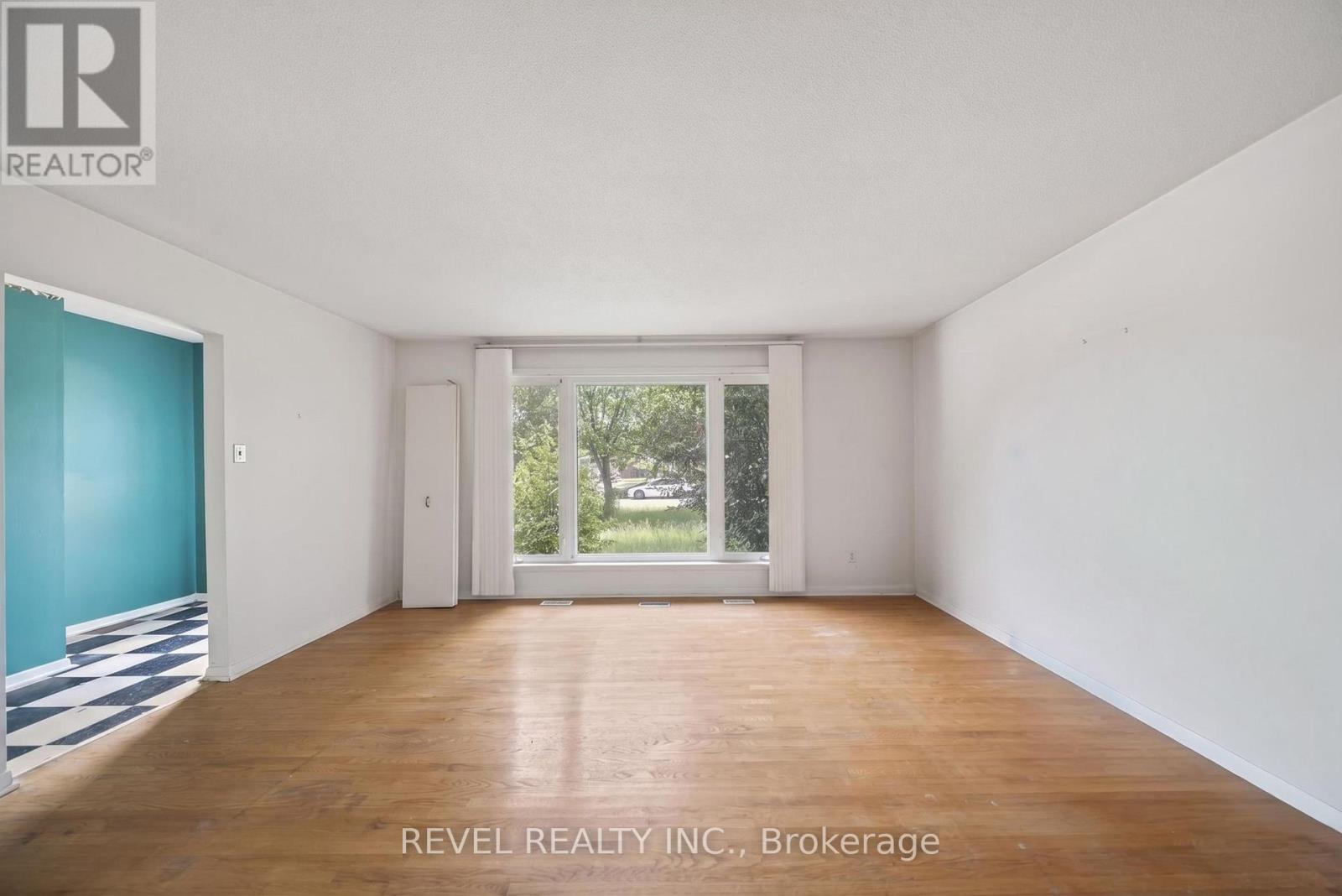 9 Deloraine Drive, Brampton, Ontario  L6T 1T5 - Photo 8 - W13560004