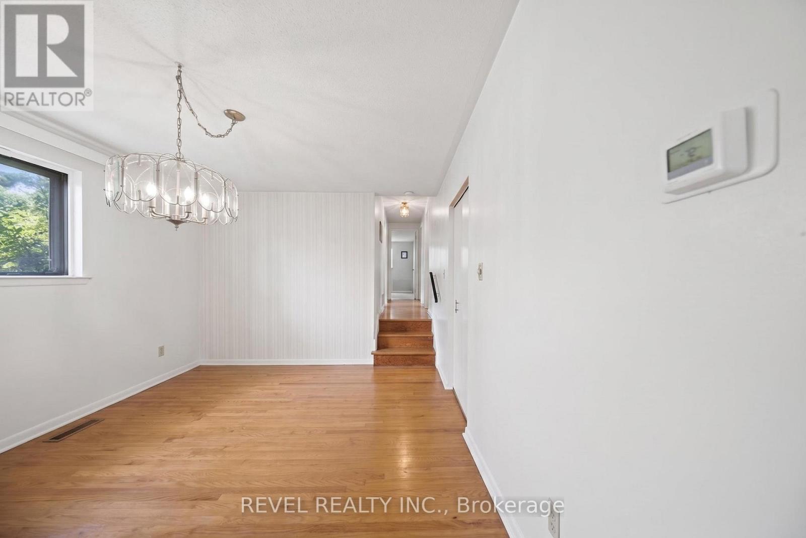 9 Deloraine Drive, Brampton, Ontario  L6T 1T5 - Photo 9 - W13560004
