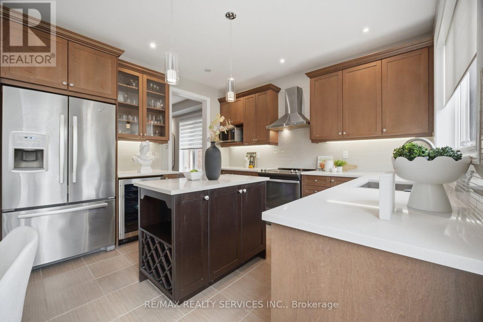 164 Bonnieglen Farm Boulevard, Caledon, Ontario  L7C 4B9 - Photo 8 - W13560064