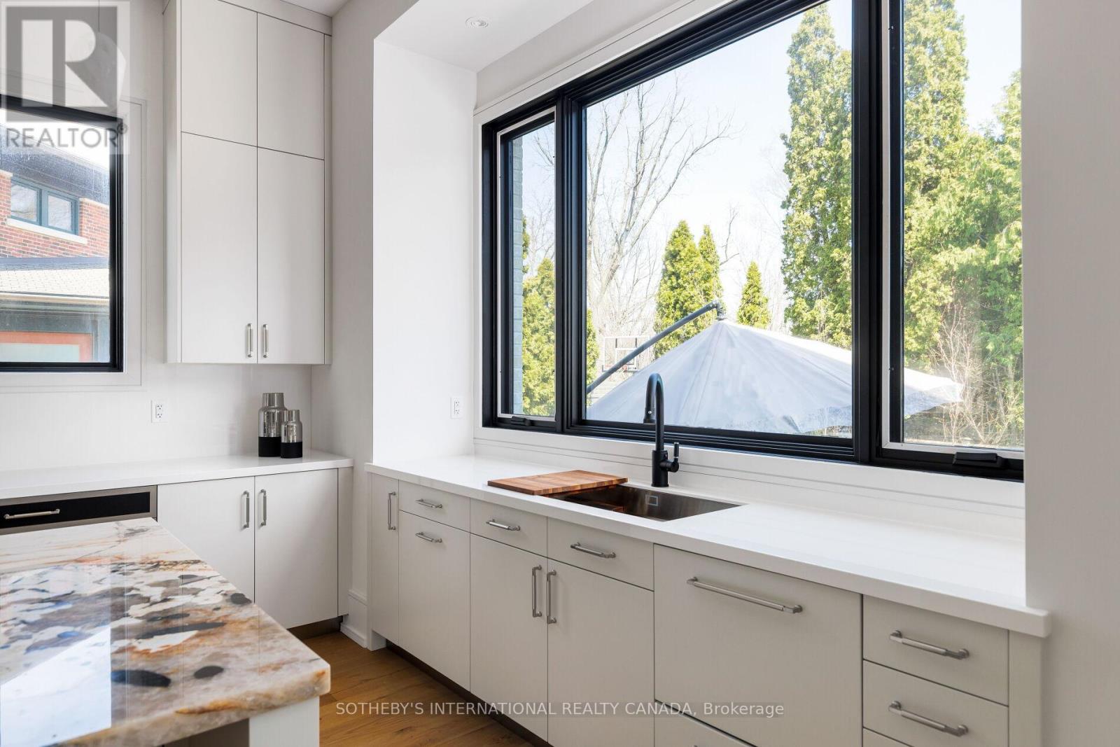 85 Kingsway Crescent, Toronto, Ontario  M8X 2R8 - Photo 12 - W13560136