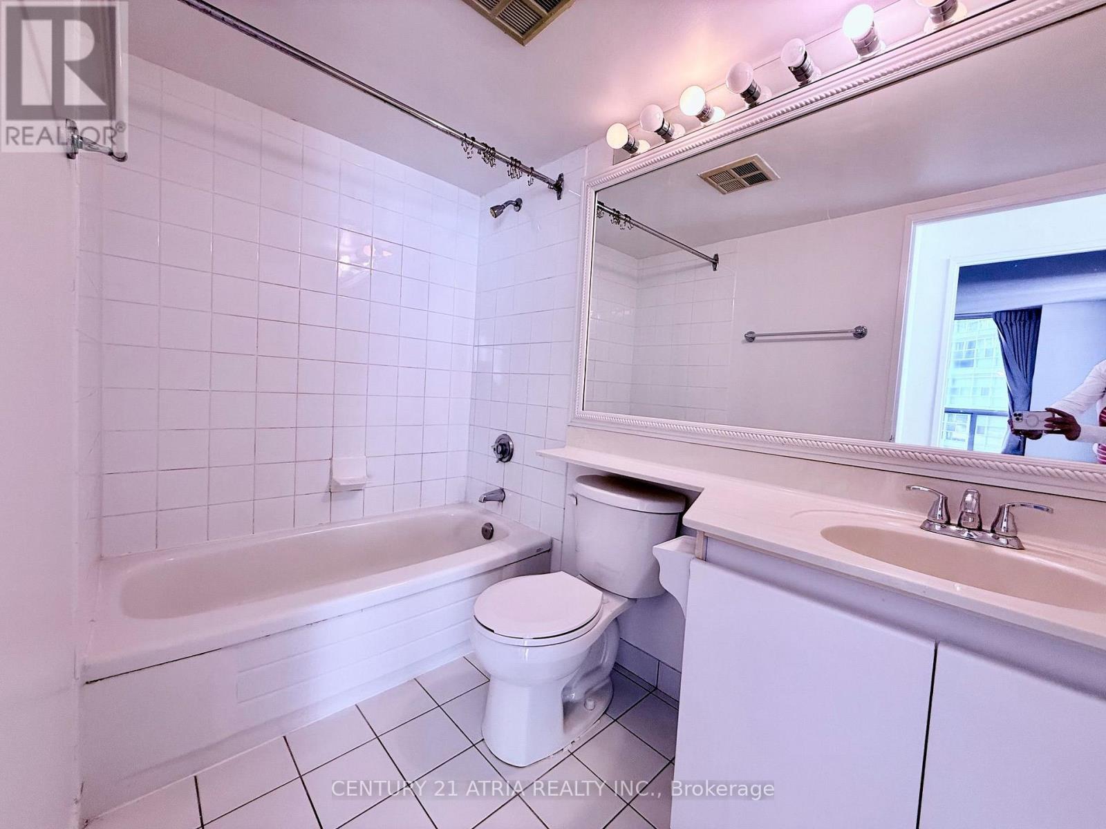 905 - 24 Wellesley Street W, Toronto, Ontario  M4Y 2X6 - Photo 22 - C13557624