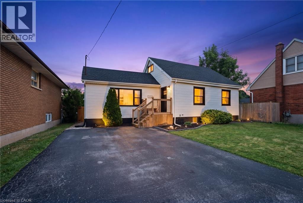481 UPPER GAGE Avenue, Hamilton, Ontario
