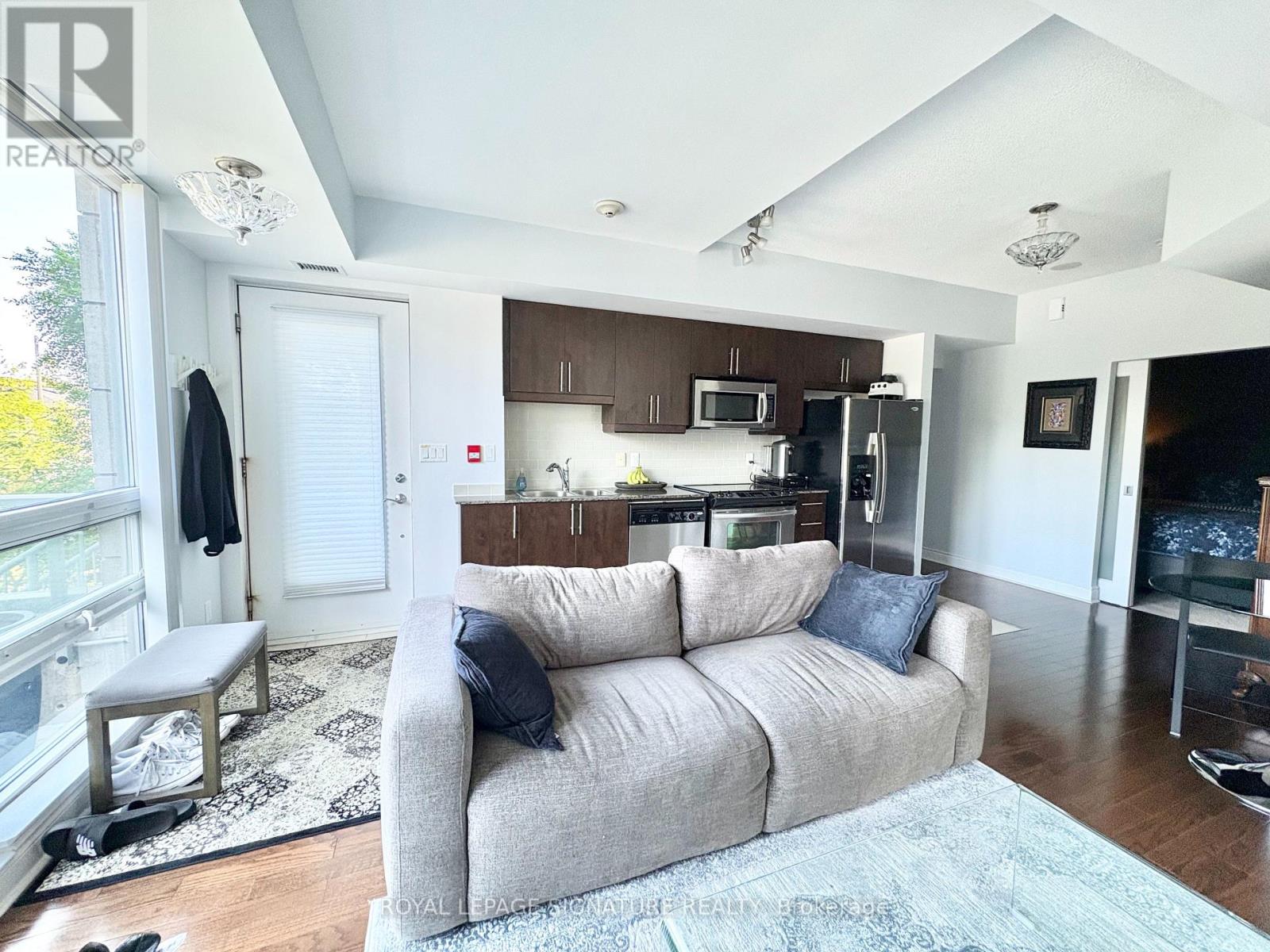 211 - 31 OLIVE AVENUE