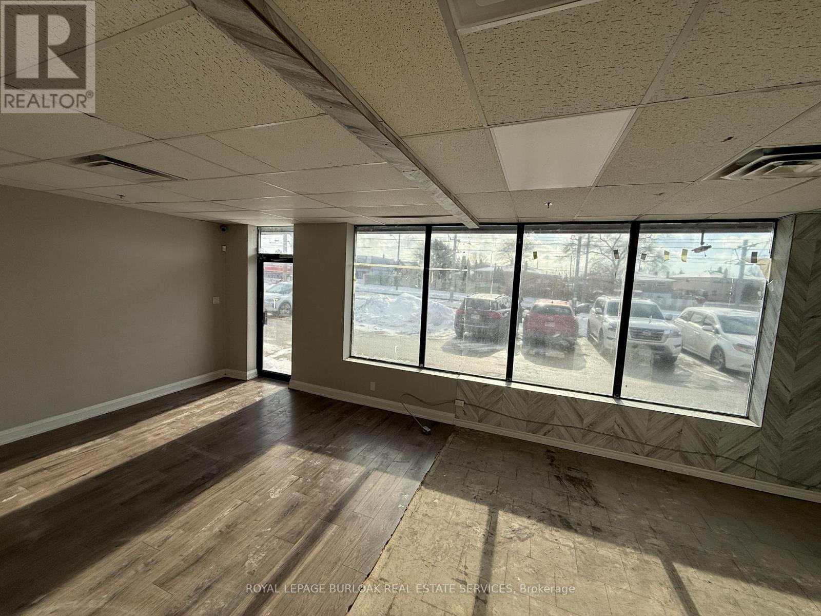 9 - 2450 Finch Avenue W, Toronto, Ontario M9M 2E9 - Photo 3 - W13560296