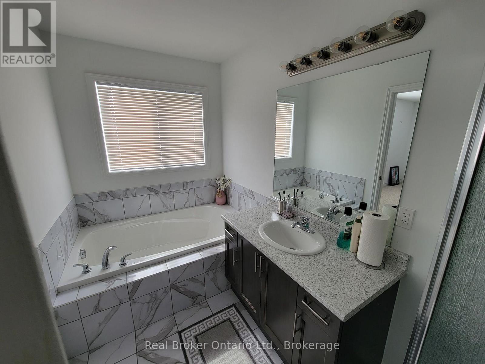 204 Dalgleish Trail, Hamilton, Ontario  L0R 1P0 - Photo 7 - X13560490