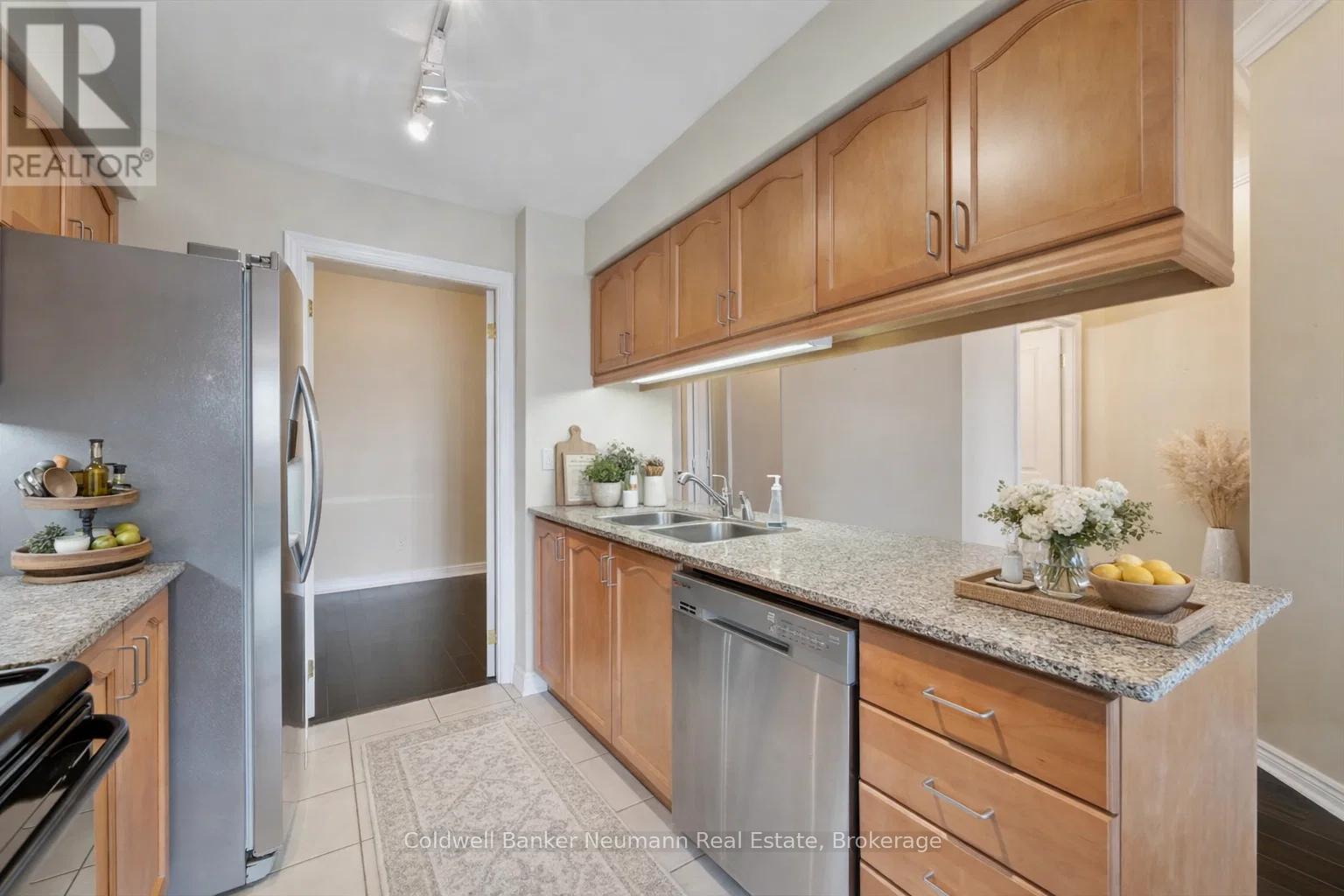 804 - 40 Old Mill Road, Oakville (Oo Old Oakville), Ontario  L6J 7W2 - Photo 12 - W13560540