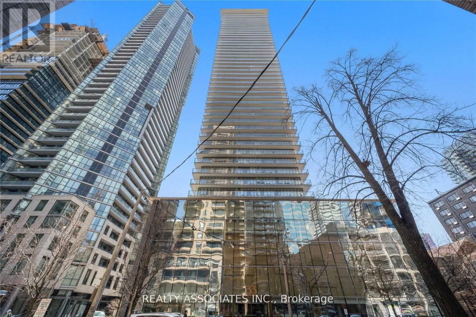 2210 - 33 CHARLES STREET E