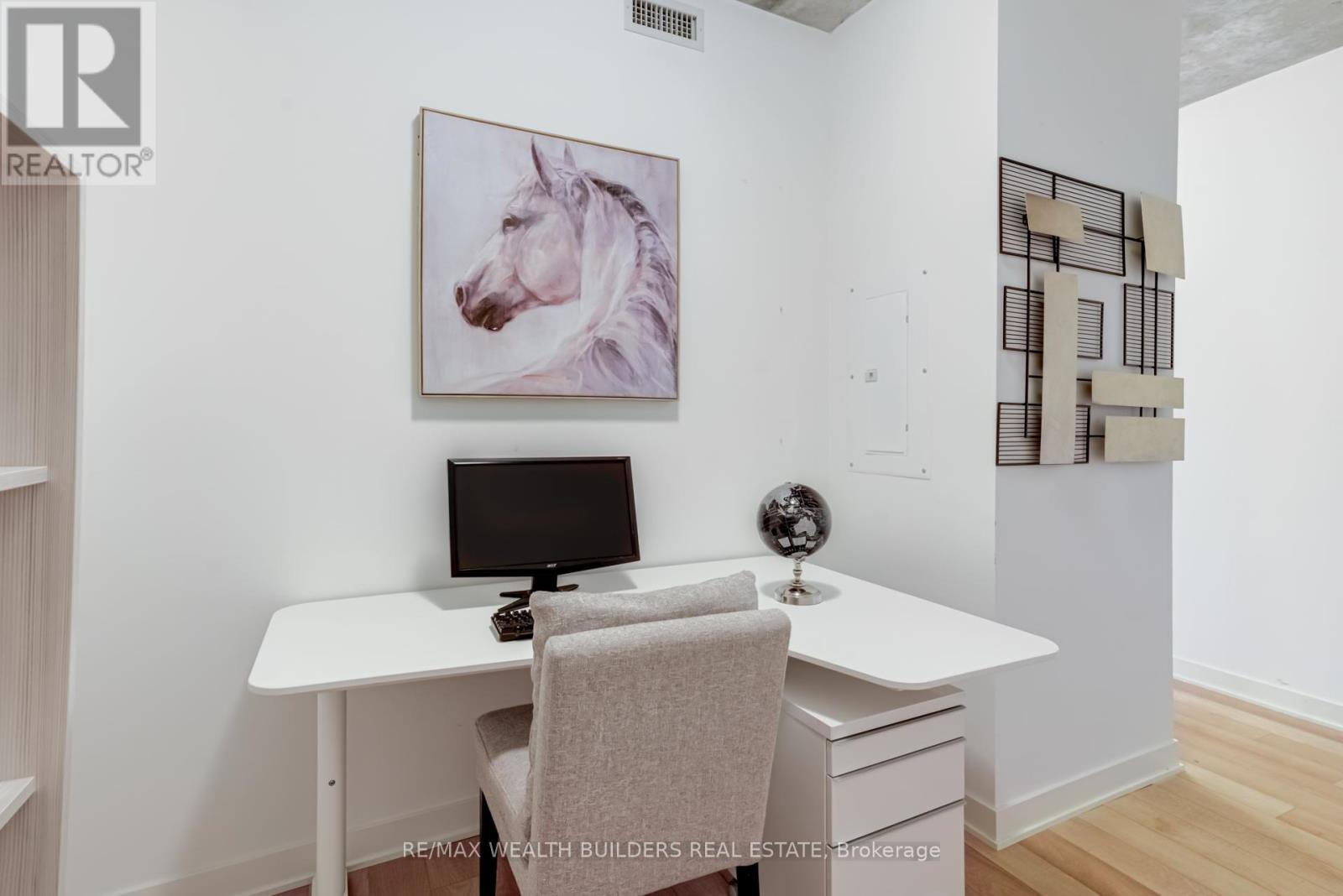1706 - 210 Simcoe Street, Toronto, Ontario M5T 2W5 - Photo 18 - C13560712