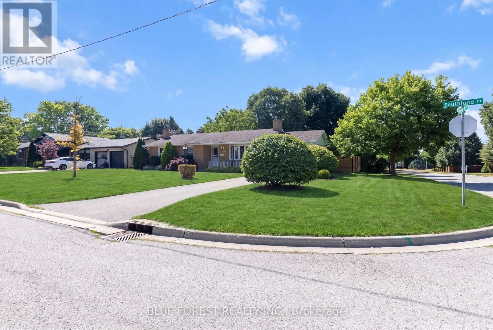15 Southland Drive, London South, Ontario  N6P 1C2 - Photo 2 - X13560432