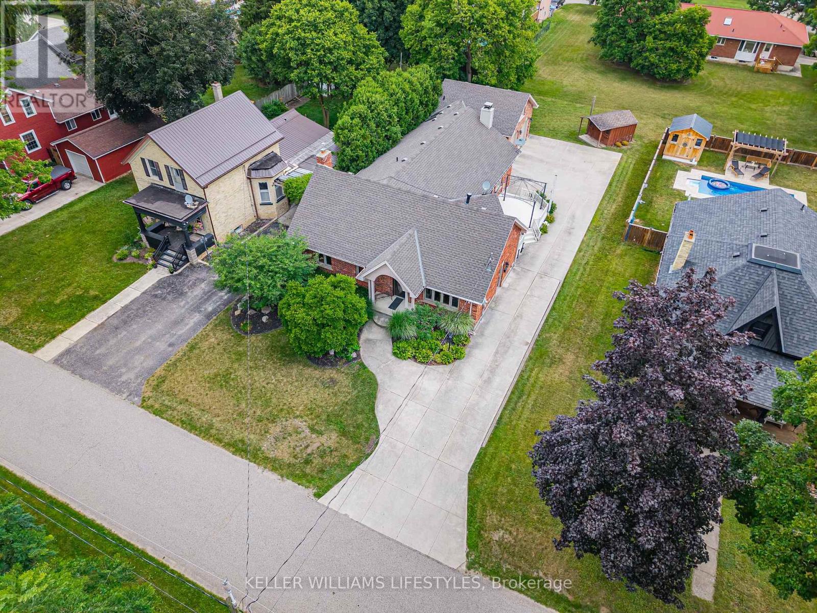 194 High Street, North Middlesex, Ontario  N0M 1A0 - Photo 1 - X13560460