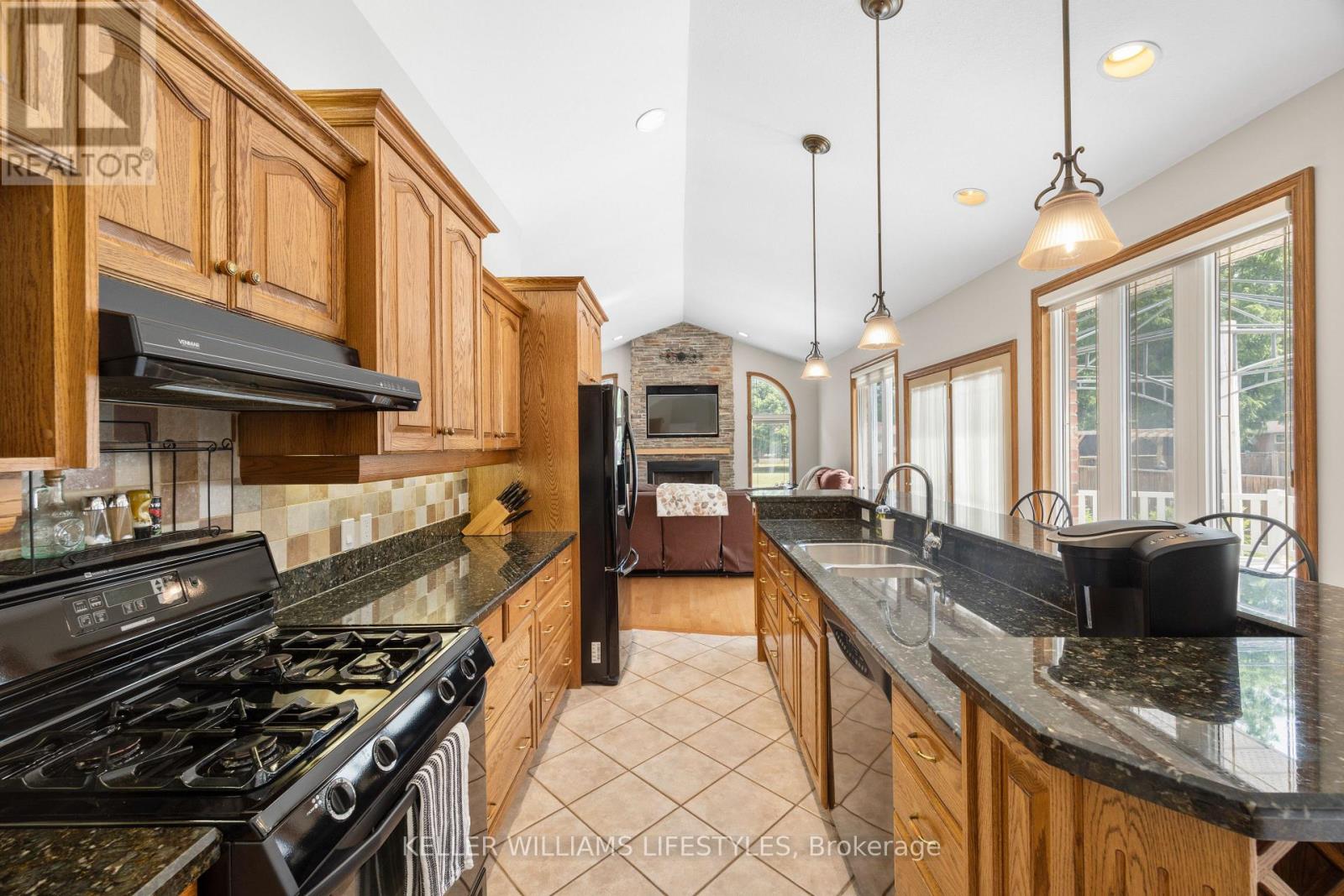 194 High Street, North Middlesex, Ontario  N0M 1A0 - Photo 14 - X13560460